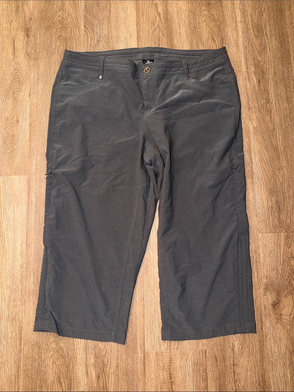 Kuhl Charcoal Dark Grey Splash Capri Hiking Shorts Pants Women’s Size 14 Stretch